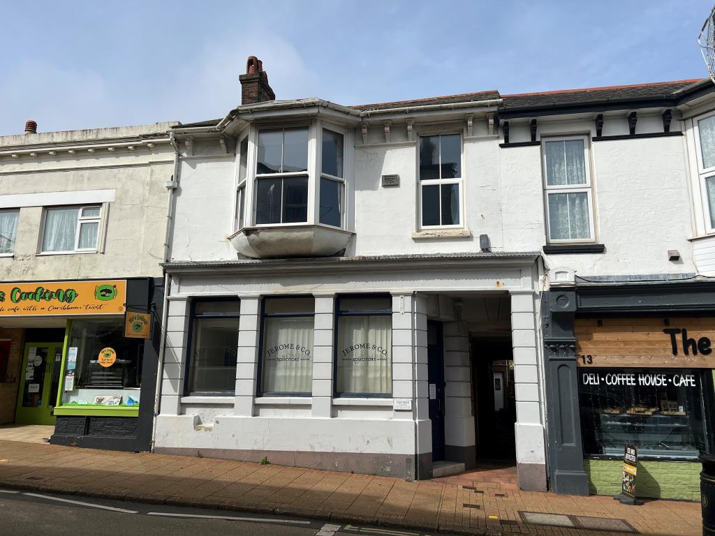 Lot: 13 - FREEHOLD TOWN CENTRE BUILDING WITH POTENTIAL - Front of building from road